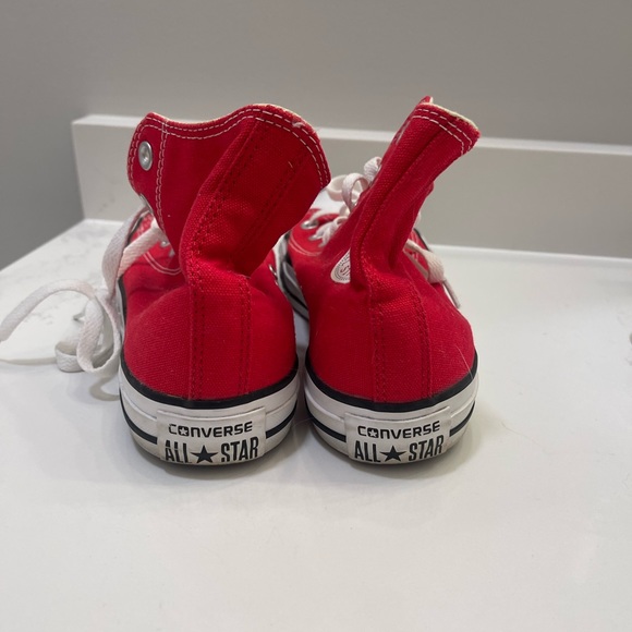 Converse! - Picture 2 of 4